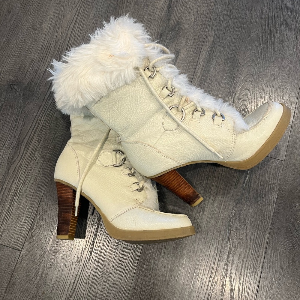 Report “Vail” STK Heel Boot, off white with fur size 7.5